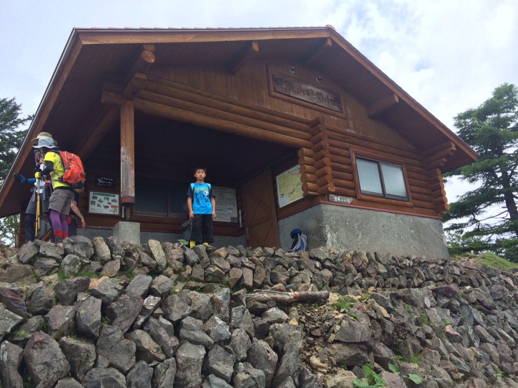 雲取頂上避難小屋